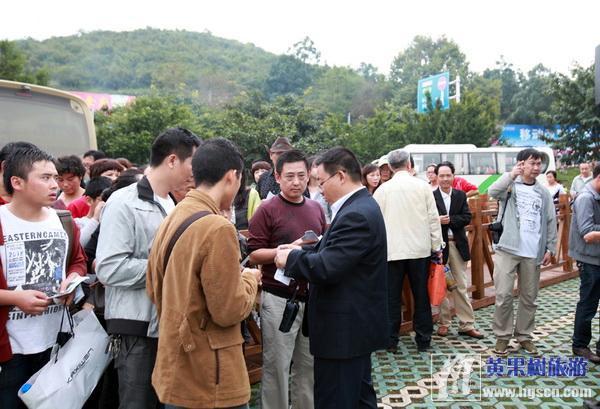 全区职工坚守岗位，合理安排游客游人线路