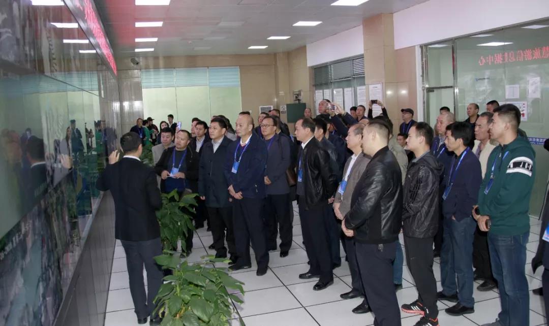 (▲观摩集团公司智慧旅游指挥中心