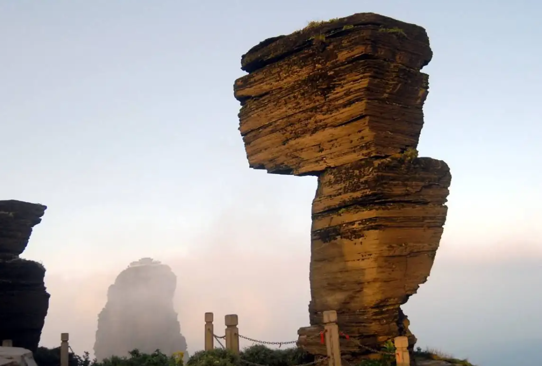 抖音网红旅游景点梵净山景点推荐，上山线路该如何安排？ 