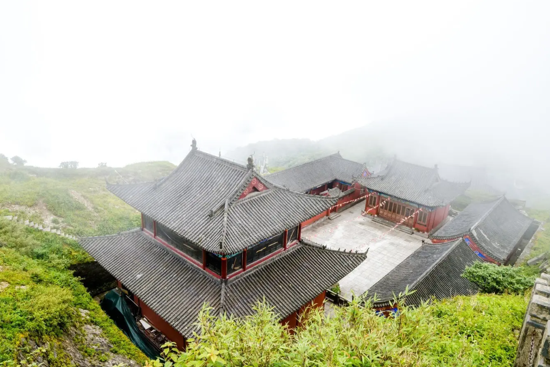 抖音网红旅游景点梵净山景点推荐，上山线路该如何安排？ 