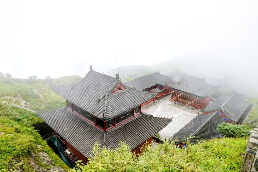 抖音网红旅游景点梵净山景点推荐，呀上山线路该如何安排？ 