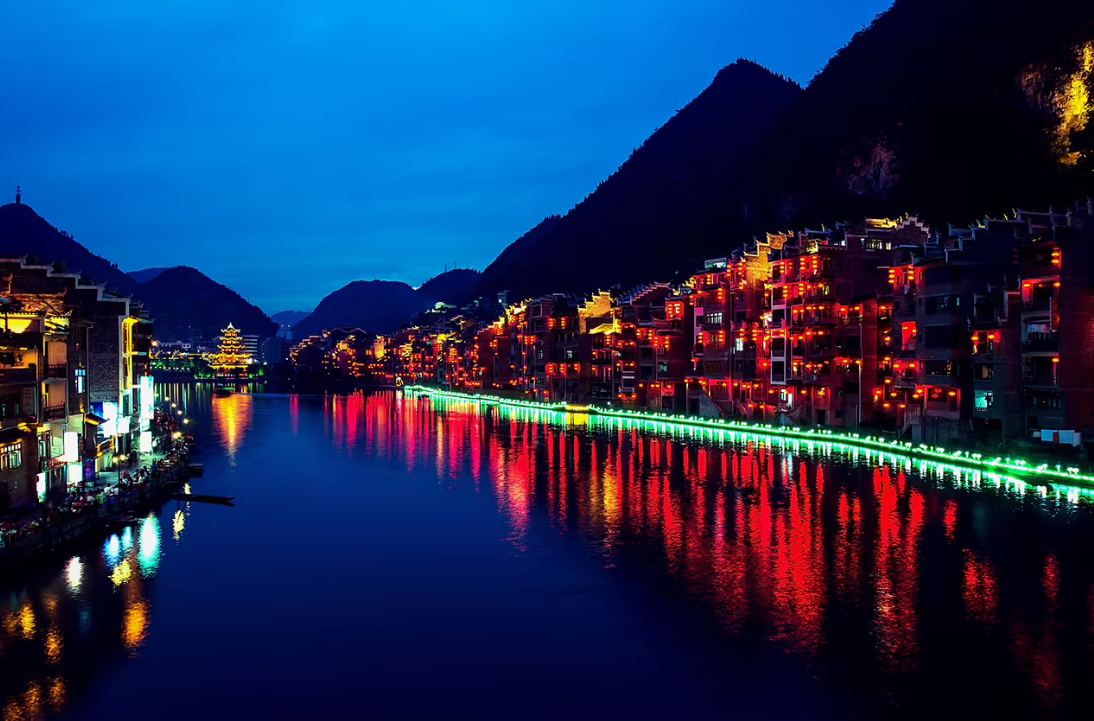 去贵州旅游，西江千户苗寨和镇远古城哪个更好玩？ 