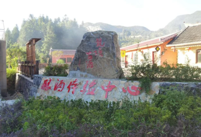 乡游黔中百里杜鹃 龙塘村丨翩然花海间，藏着一个“酒香村”
