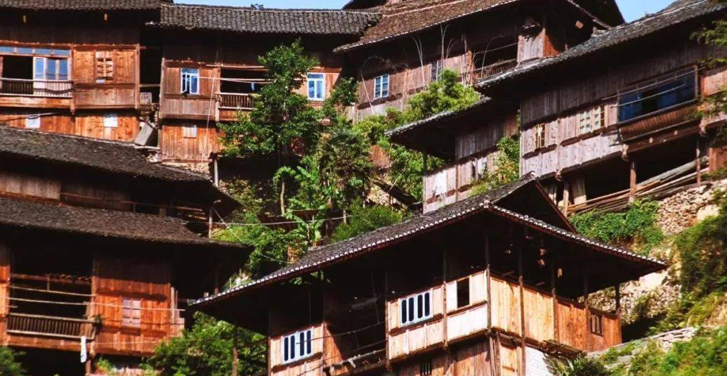 以美人命名的建筑,一定要看苗族美人靠 以美人命名的建筑,一定要看苗族美人靠