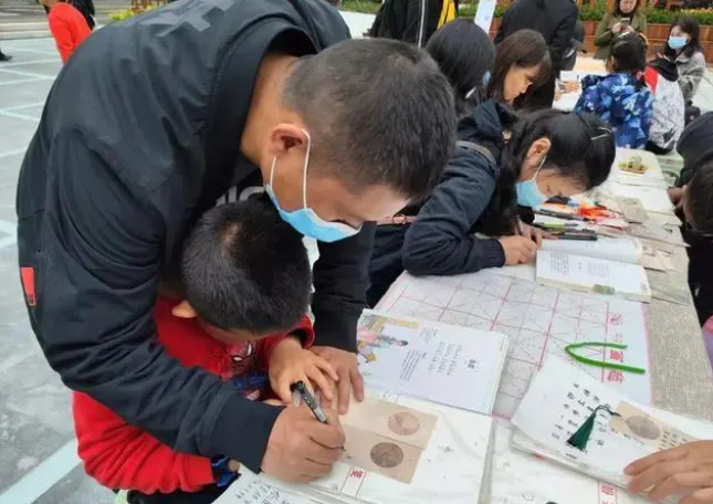 “阅行花溪;笔落十字街”活动现场突击,好不热闹!!! “阅行花溪;笔落十字街”活动现场突击,好不热闹!!!