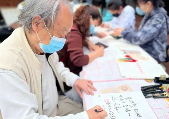 “阅行花溪;笔落十字街”活动现场突击,好不热闹!!! “阅行花溪;笔落十字街”活动现场突击,好不热闹!!!