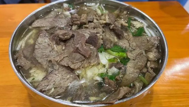 十里花街，最有“实力”的牛肉粉