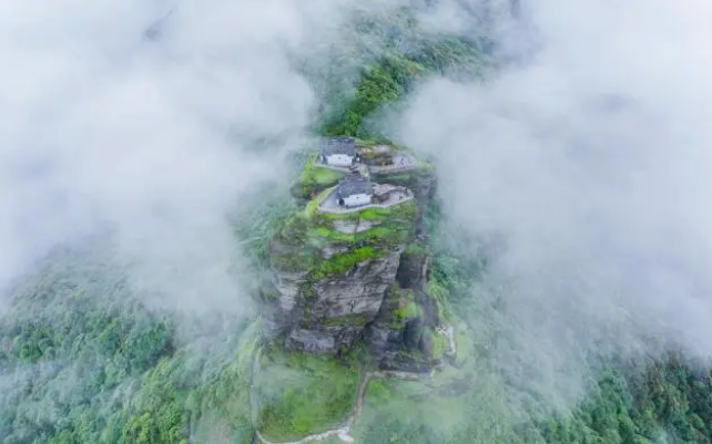 贵州深山藏着一座“天空之城”，如此险峻，顶上居然建有房子
