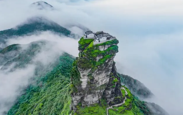 贵州深山藏着一座“天空之城”，如此险峻，顶上居然建有房子
