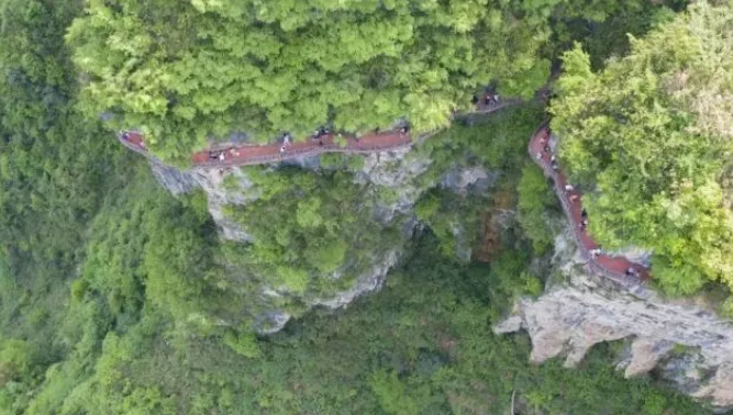 乡游黔中万山区 土坪社区丨这个复古怀旧小镇呢，🙍藏着矿山情结