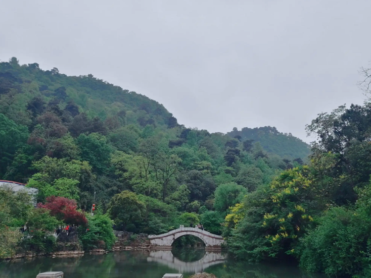 冬游贵州 登高望远|贵阳黔灵山—“黔南第一山” 景致清远 冬游贵州 登高望远|贵阳黔灵山—“黔南第一山” 景致清远