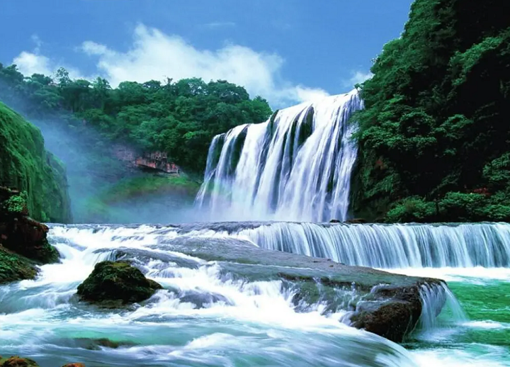 贵阳旅游最后一波攻略:<a href='/jingdian/1.html' style='color:#fd7e14;' target='_blank' title=黄果树瀑布>黄果树瀑布</a><a href='/jingdian/154.html' style='color:#fd7e14;' target='_blank' title=甲秀楼>甲秀楼</a>太赞了 贵阳旅游最后一波攻略:黄果树瀑布甲秀楼太赞了