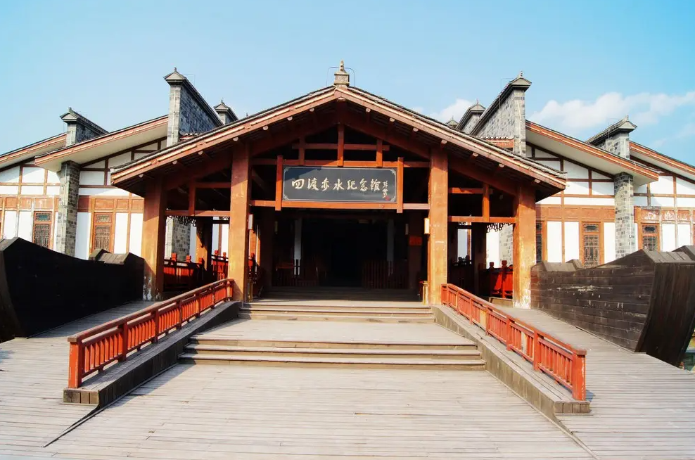 遵义:红绿相间显芳华 文旅融合展新姿 遵义:红绿相间显芳华 文旅融合展新姿