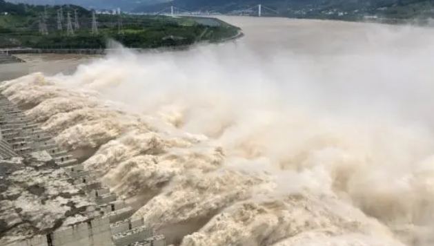 万里长江，只此三峡