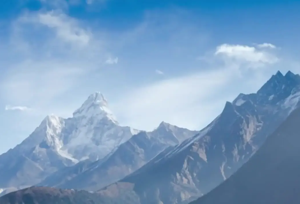 珠峰最著名的3具遗骸，遇难20年成地标标识，因两个原因无人敢搬